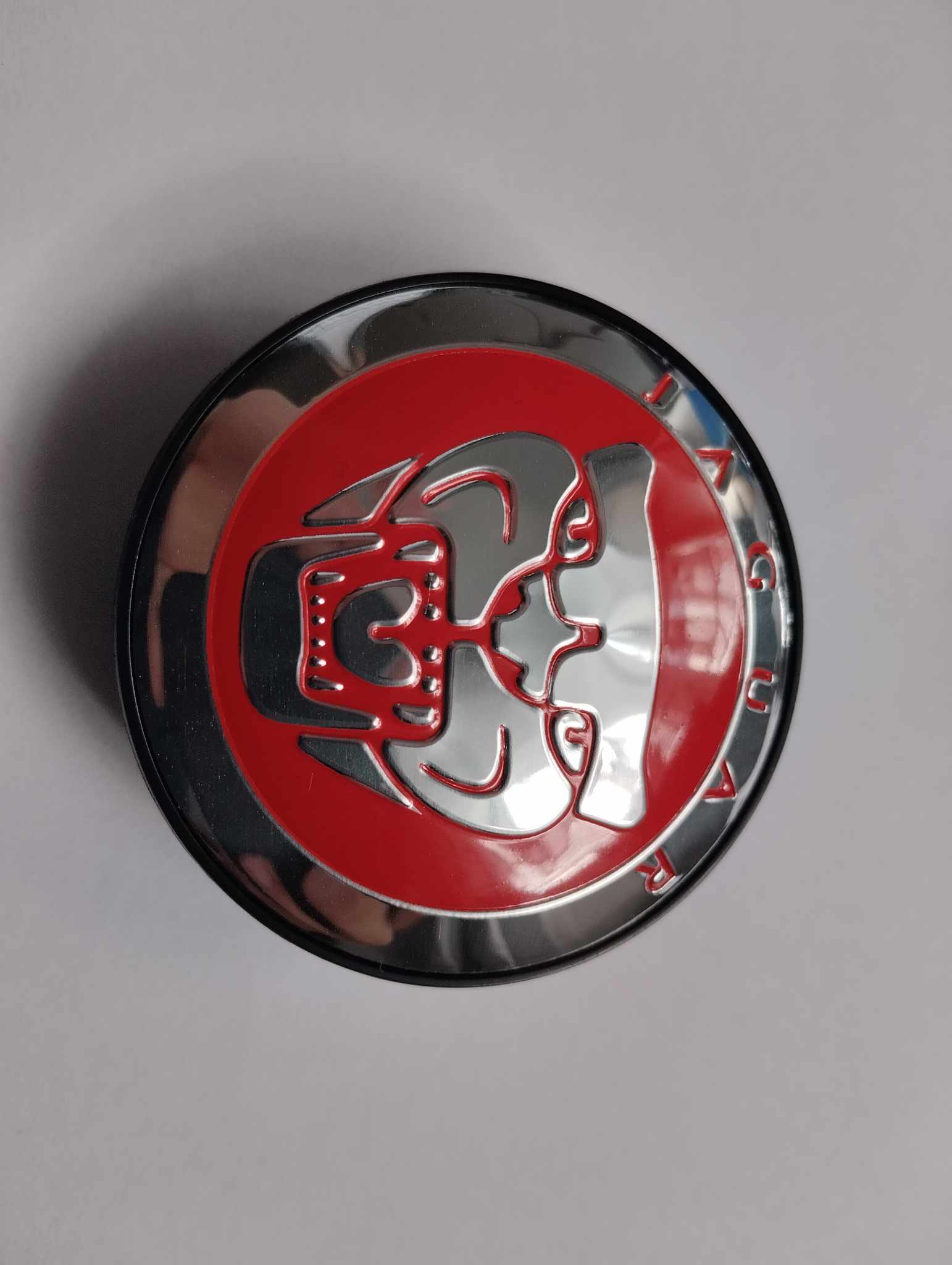 Středové pokličky do kol Jaguar 58mm - Červené
